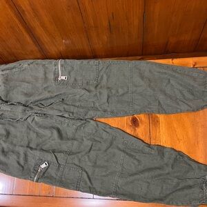 DKNY Women’s Olive Linen Cargo Jogger Pants with Zip Pockets